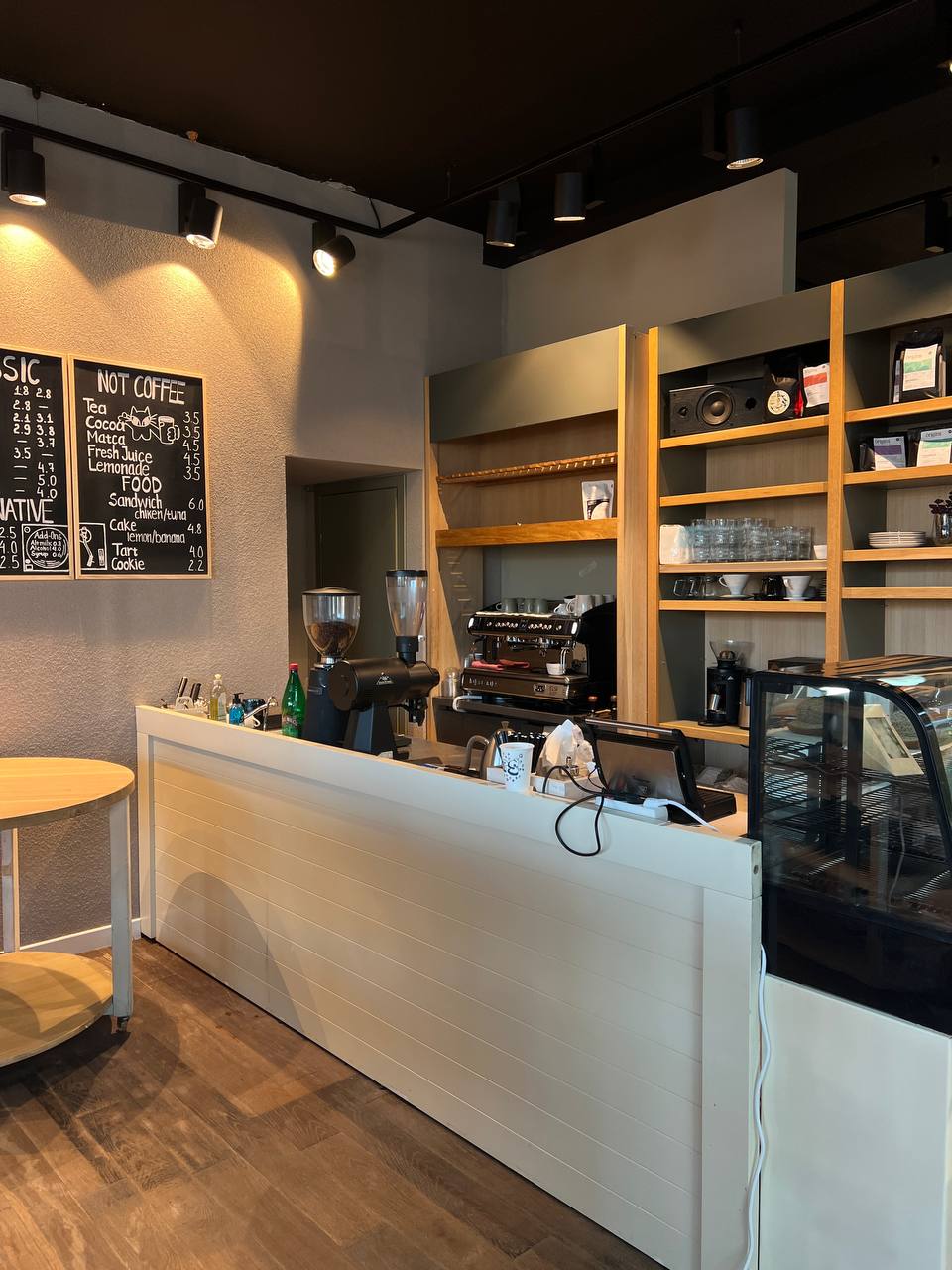 WaxBrew Tre Canne — bar counter