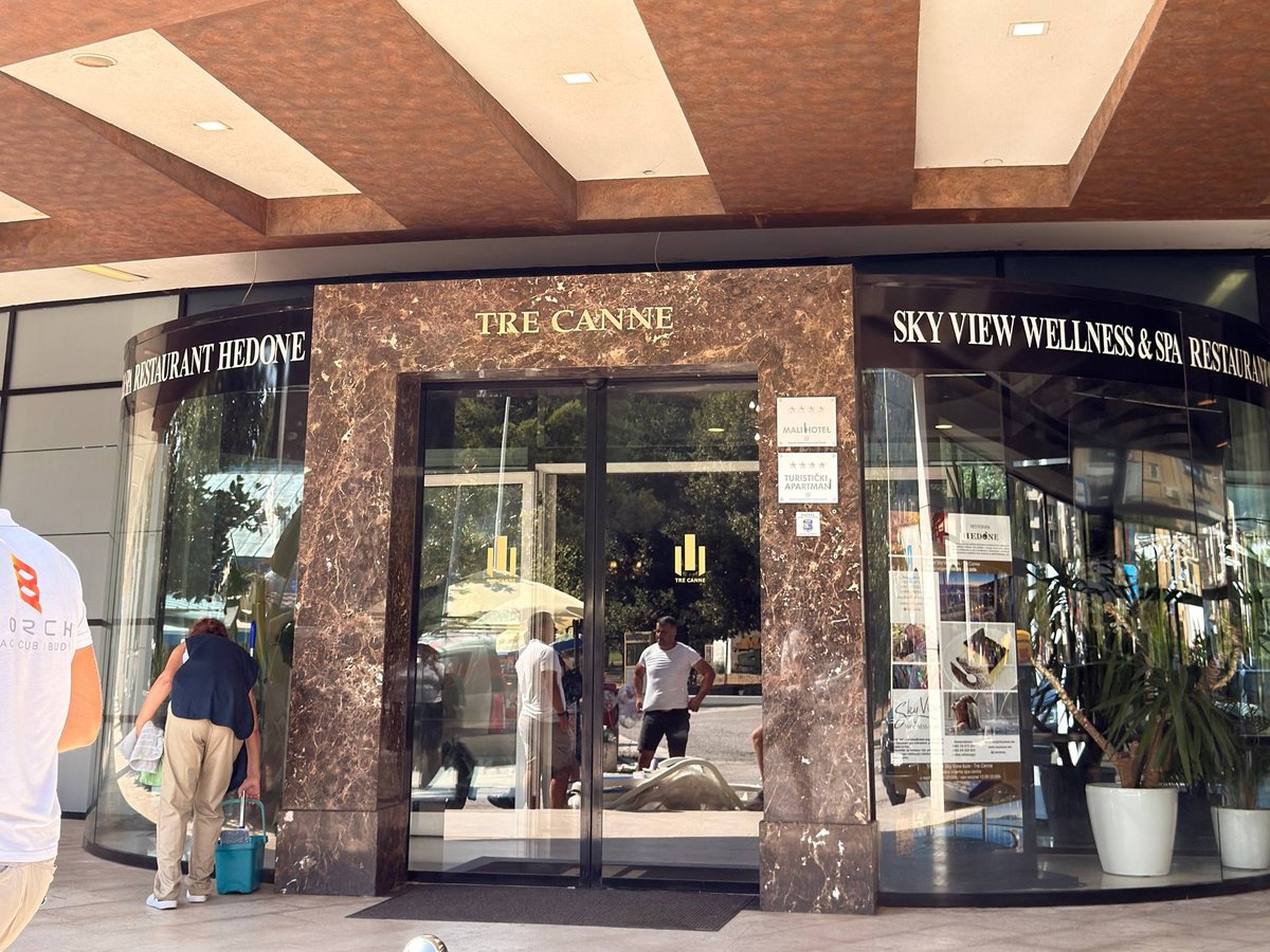 Tre Canne main entrance